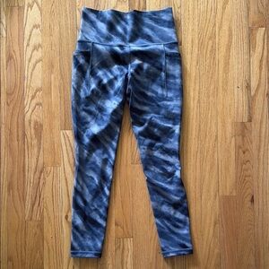 Athleta Salutation Stash Pocket II 7/8 Leggings - Blue‎ grey good cond cozy